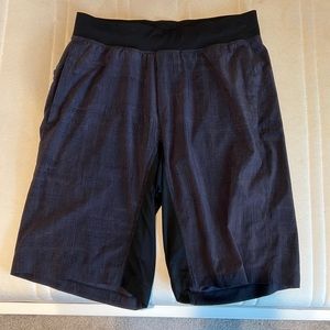 Mens lulu lemon, athletic shorts- 9’’ inseam.